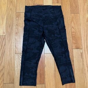 LULULEMON Fast Free Crop II 19” Reflective SZ 8 Nulux Incognito Camo Leggings